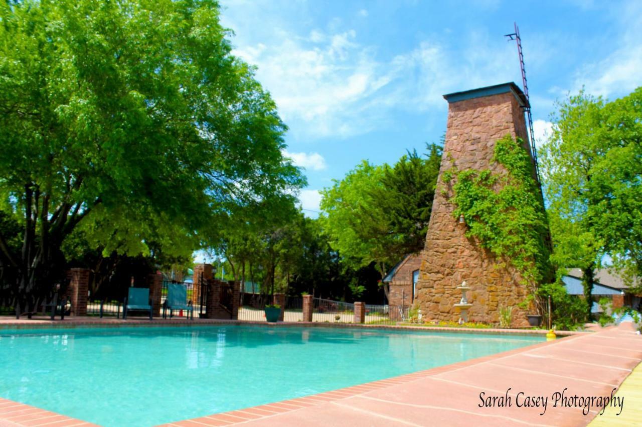 The Monastery At Forest Lake Oklahoma City Exteriör bild